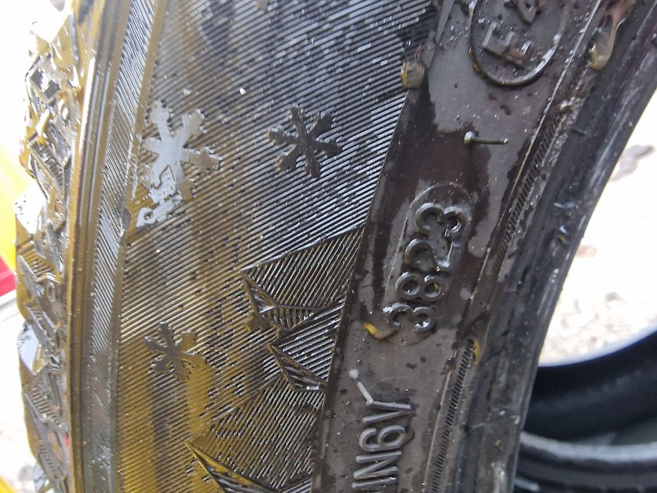 Anvelope 215/55R17 marca Semperit, DOT 2023,M +S, 6 mm