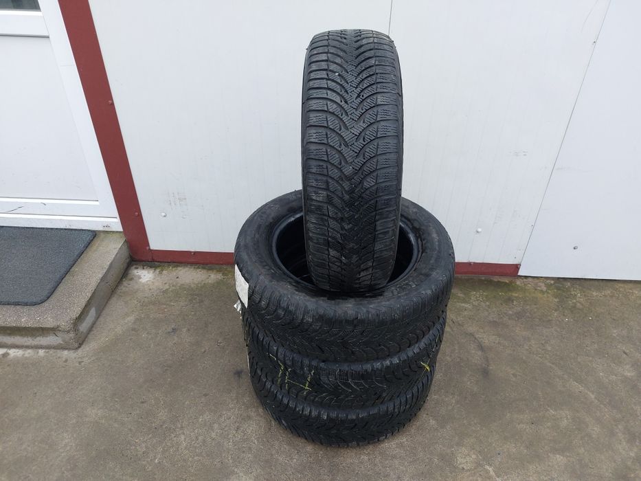 125 lei bucata! Set anvelope M+S/IARNA 205 60 16 Michelin