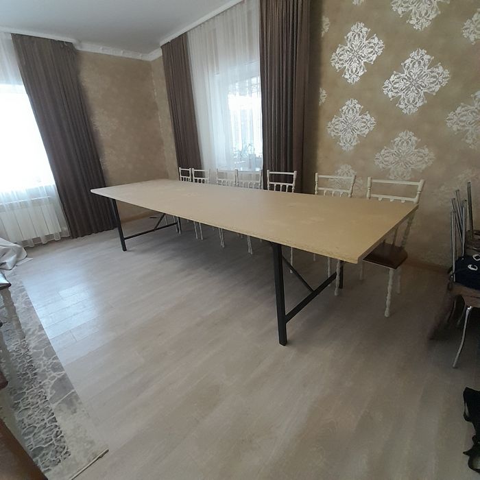 Продается стол б/у