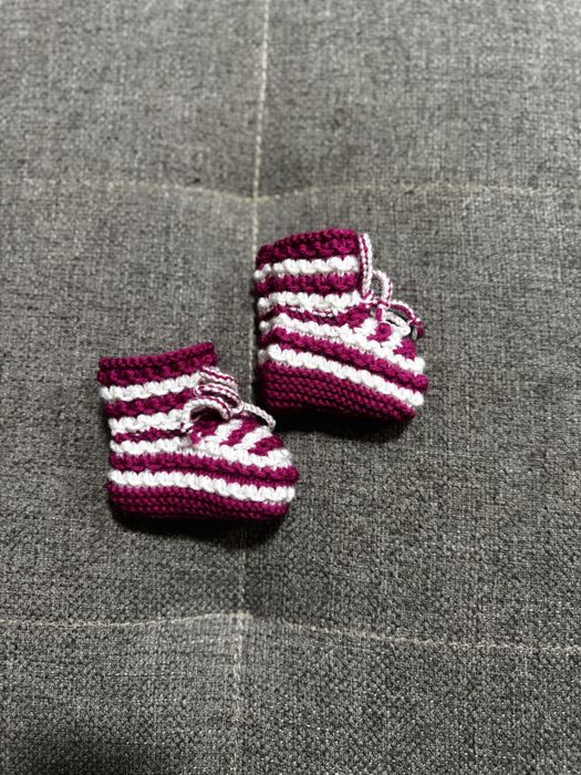 Детские вязаные пинетки