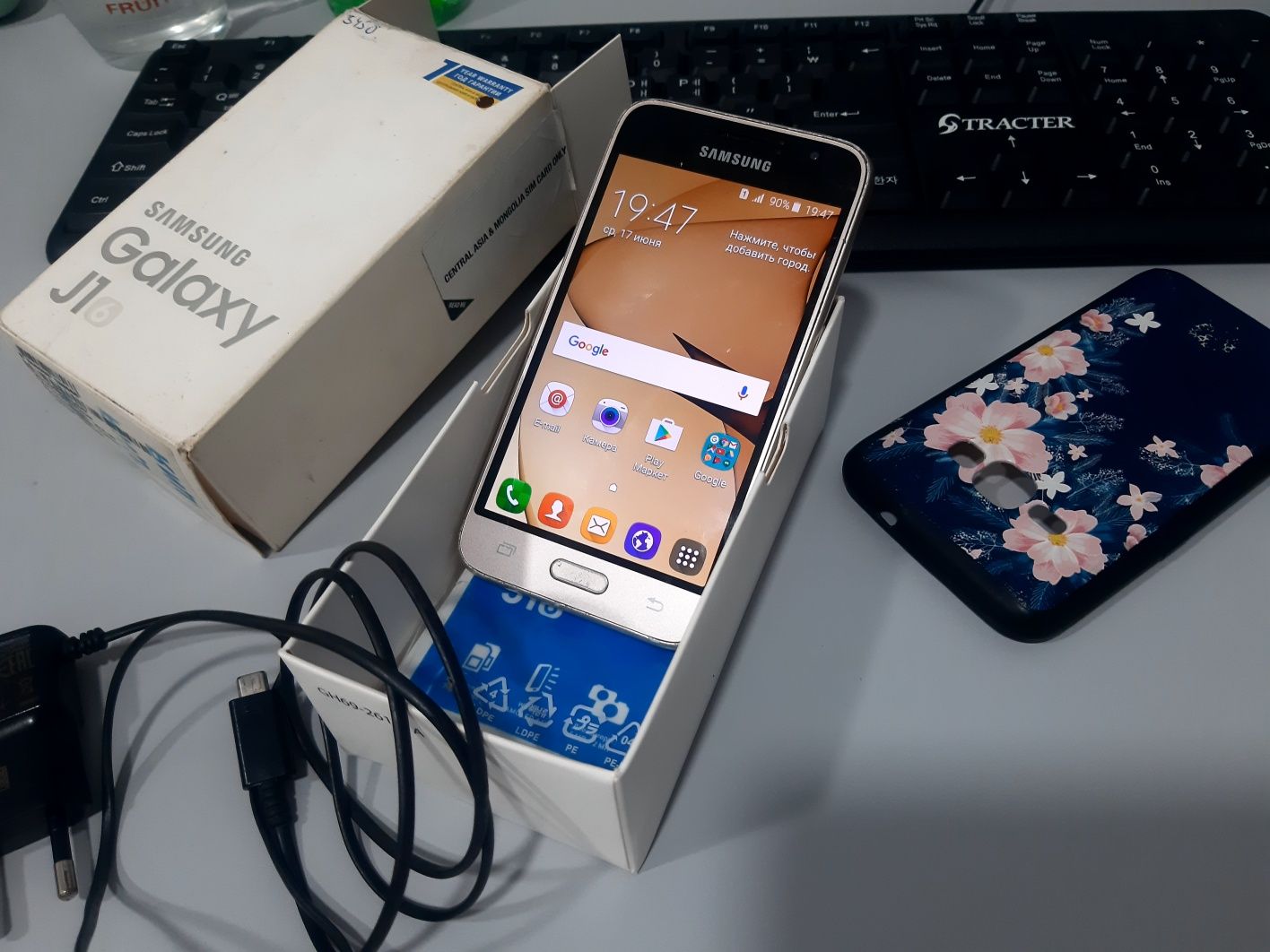 Samsung.J1 2016 Gold sotiladi.