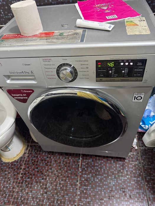 Продам стиральную машину (в подарок даром отдам  рабочий холодильник)