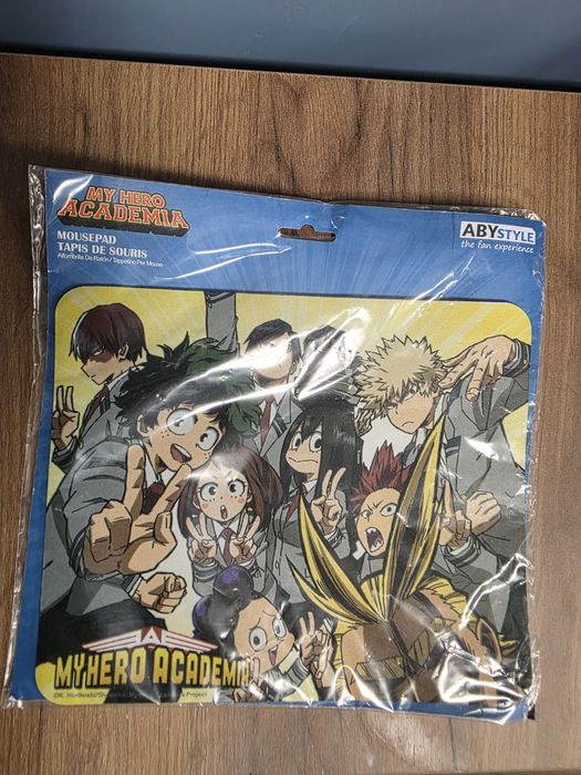 Лот My Hero Academia - фигурка, стикери, значки, подложка за мишка