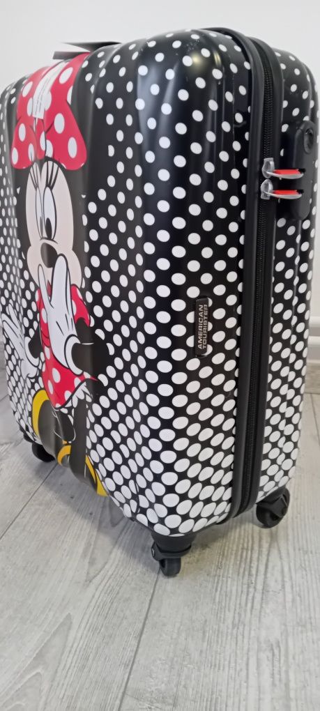 Vând troler Minnie Mouse, nou.