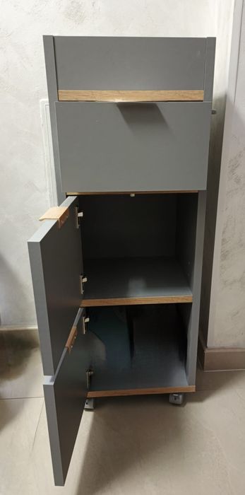 Dulap cu sertar si usi