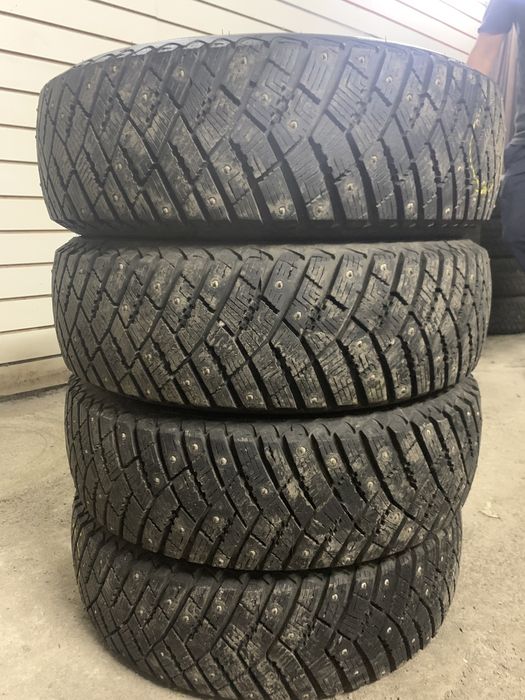 Goodyear Ultra Grip Ice Arctic 185/65 R15 88T с шипами