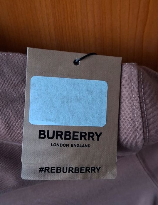 Tricou burberry.