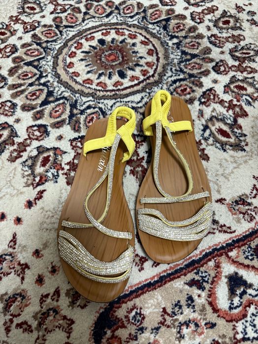 Босоножки женские