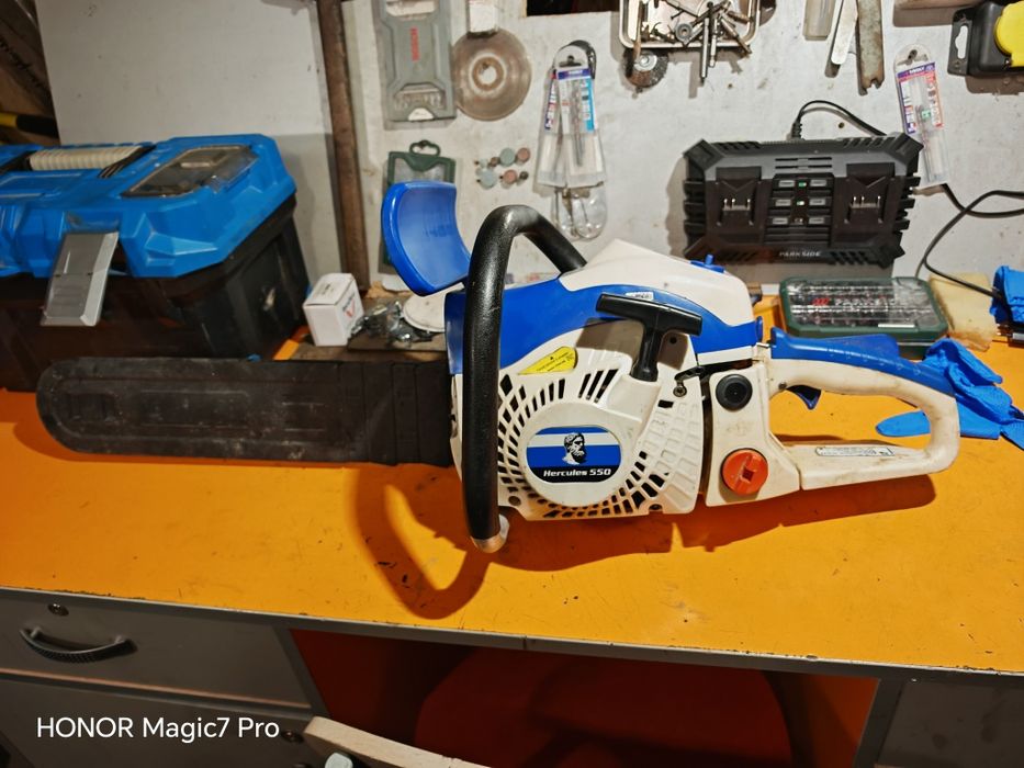 Vând drujba Hercules 550