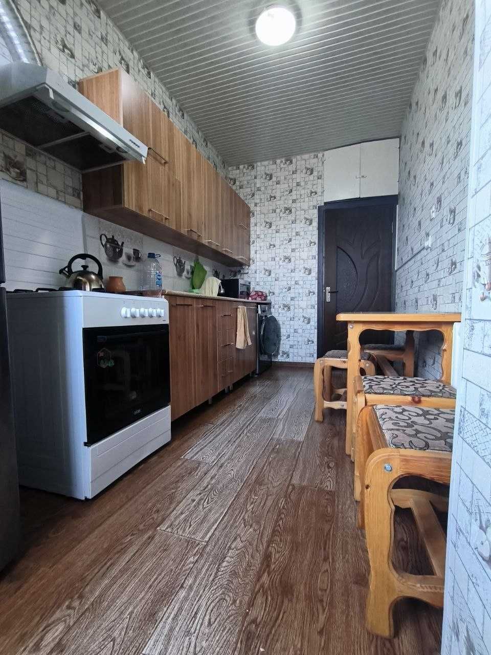 Сдается в аренду СВОЯ 3 комнатная квартира (семейным)