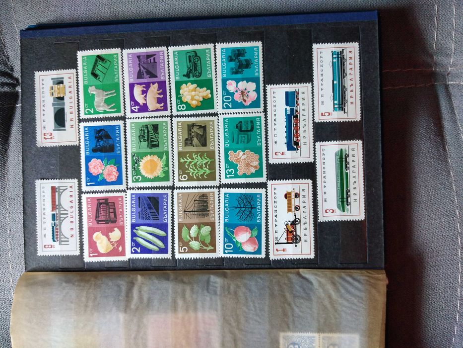 Класьор с марки България.