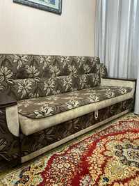 Продам диван в отличном состоянии длина 2.20 м в раскладном виде 2 м