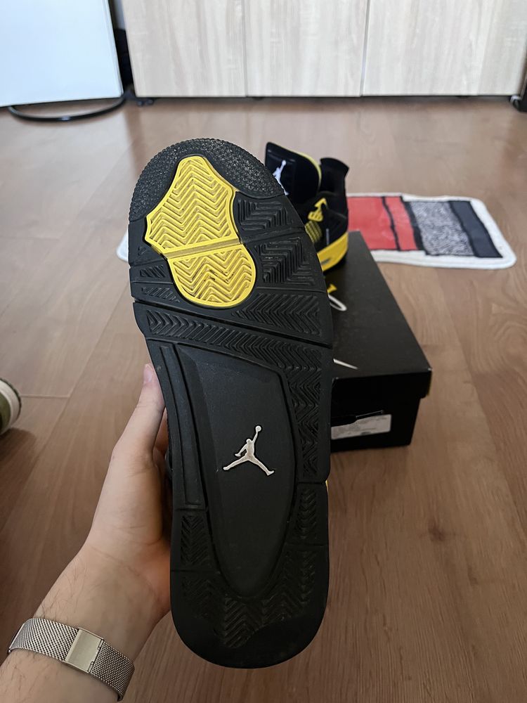 Jordan 4 yellow thunder