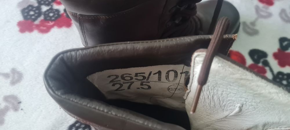 Vând bocanci de iarna