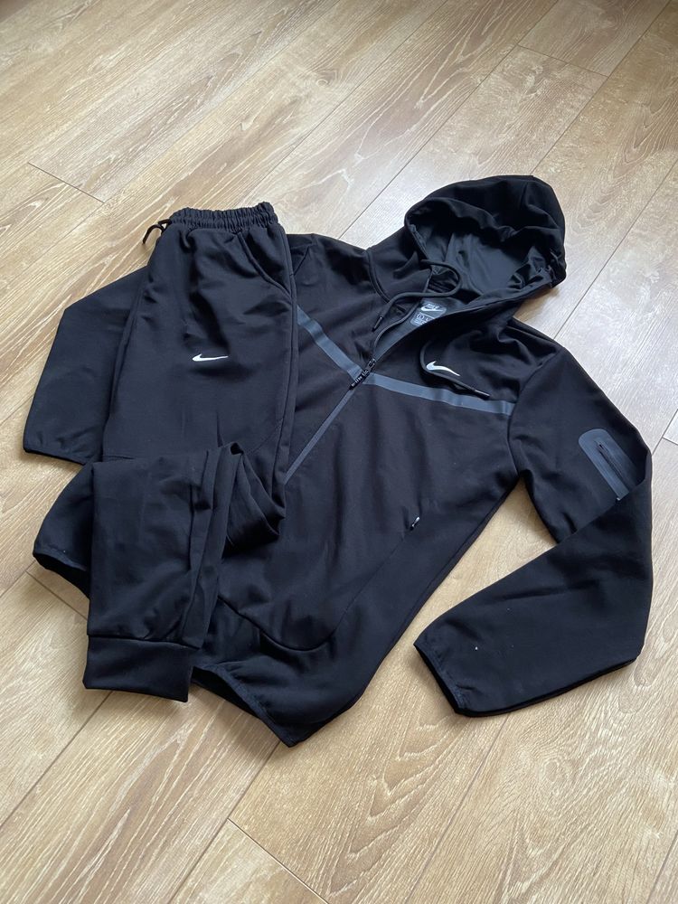 Trening Nike marimea S,M,L,XL,XXL