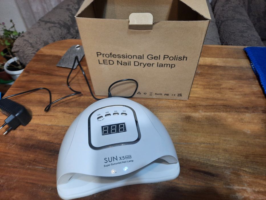 Продавам нова  ел. лампа за маникюр