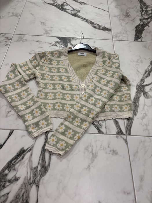 Къса жилетка на цветя Cropp