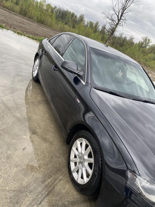 Audi a4 b8 2.0 TDI s -line automat Full led

Model: A4
Capacitate moto