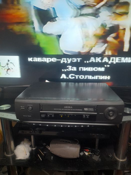 Akira videomaginitafon sotiladi