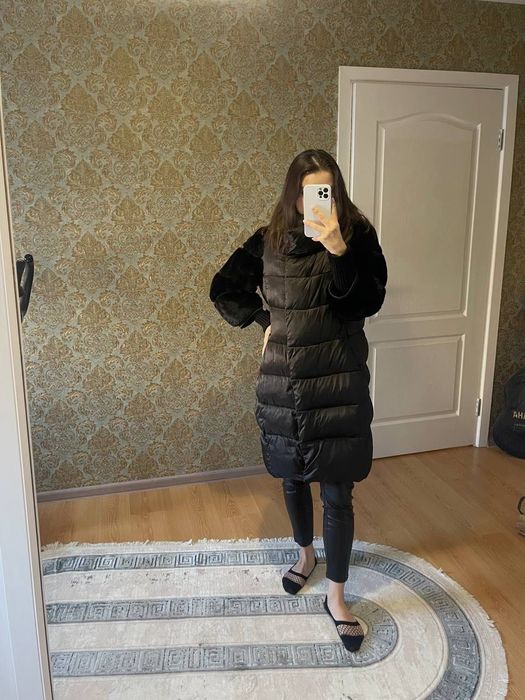 Зимний плащ с натуральным мехом на рукавах