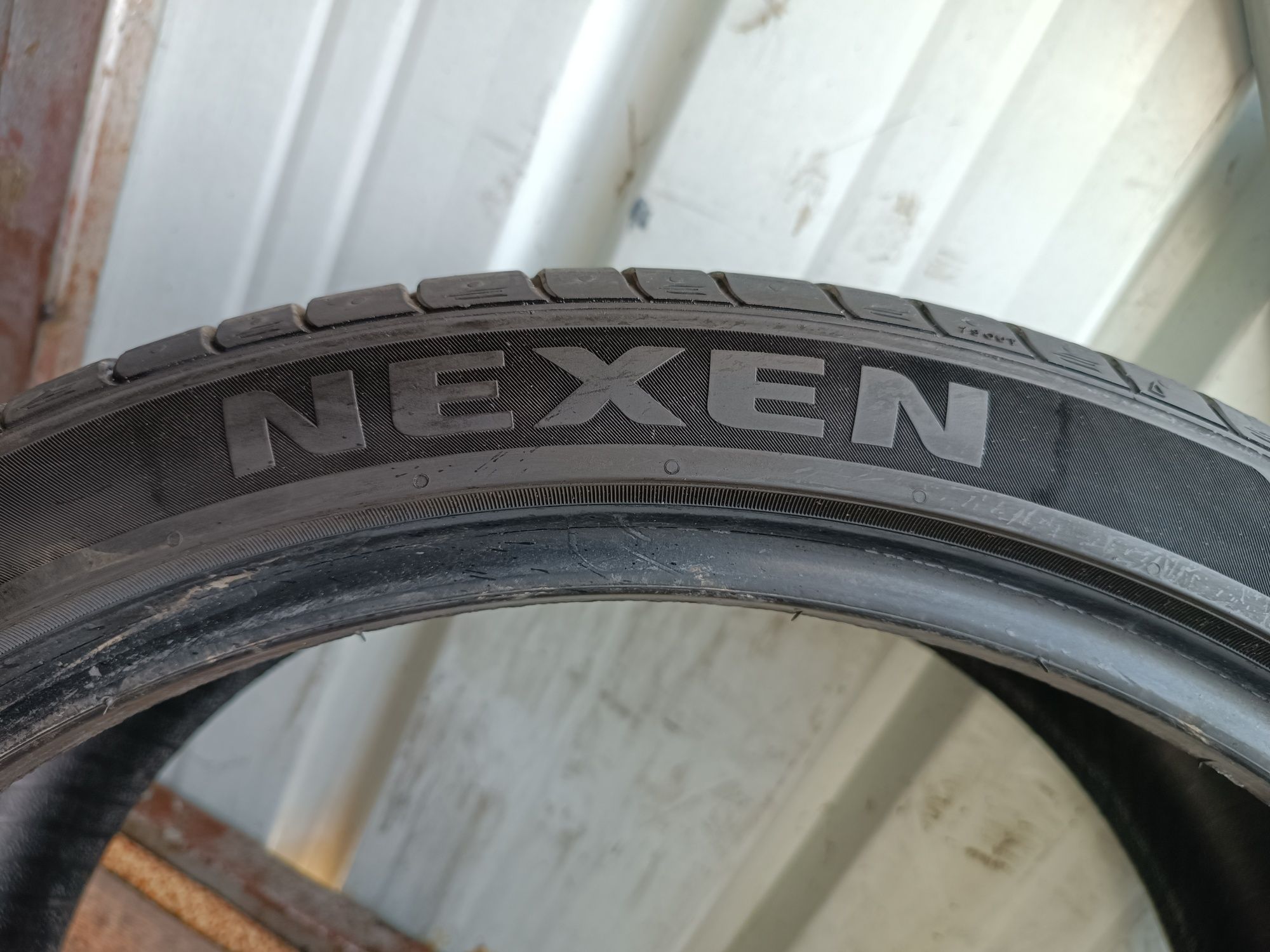 245/35/20 Nexen . Дот 1122