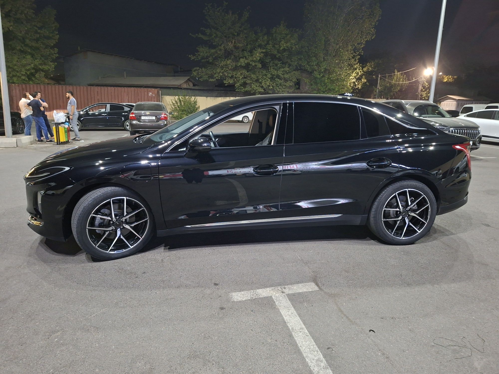 Hongqi EQM5 Sotiladi