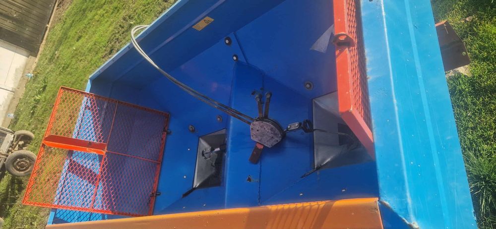 Vand distribuitor ingraseminte