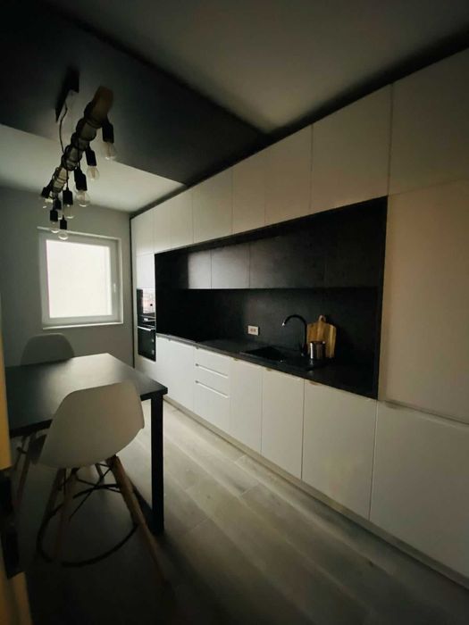 Proprietar,inchiriez apart.,ultralux,central cu loc de parcare.