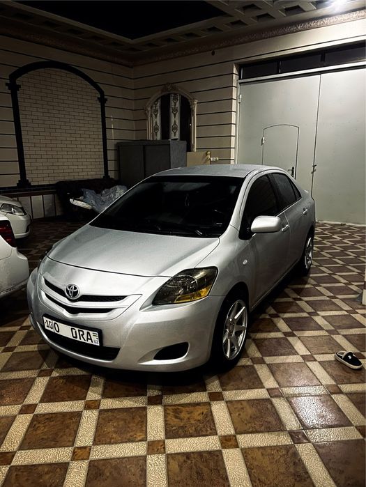 Toyota Yaris srochna sotiladi xolati zor aftamat faqat naxtka