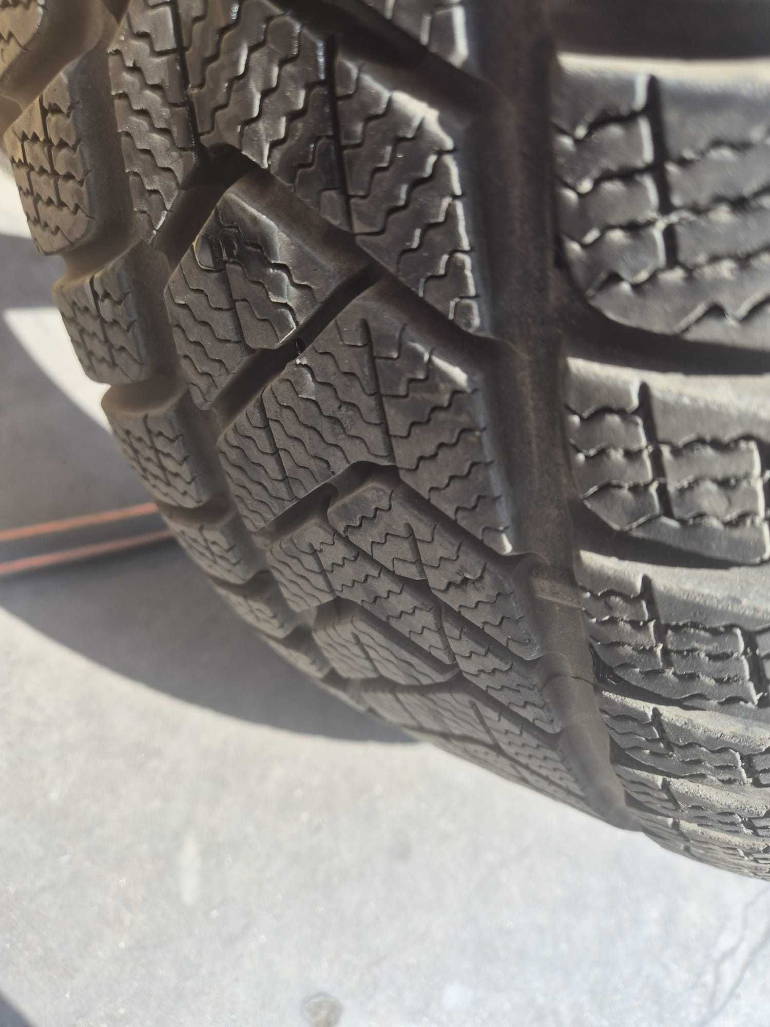 Jenti 17 inch negre Borbet cu cauciucuri de iarna Pirelli 225/45 R17