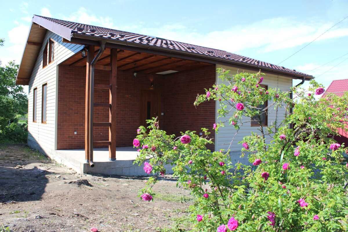 Casa modulara si garaje auto din structura metalica si panou sandwich