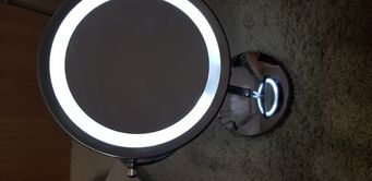 Oglinda cosmetica metalica cu picior si iluminare LED , 2 fete, 5X