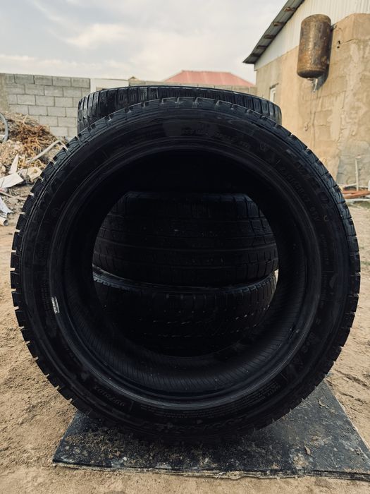 Продаются зимние шины Triangle 235/45 R17