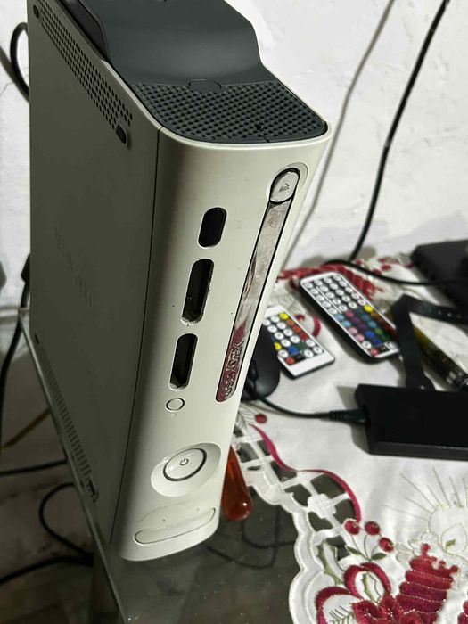 Xbox 360-Pro utilizat cu stare buna.