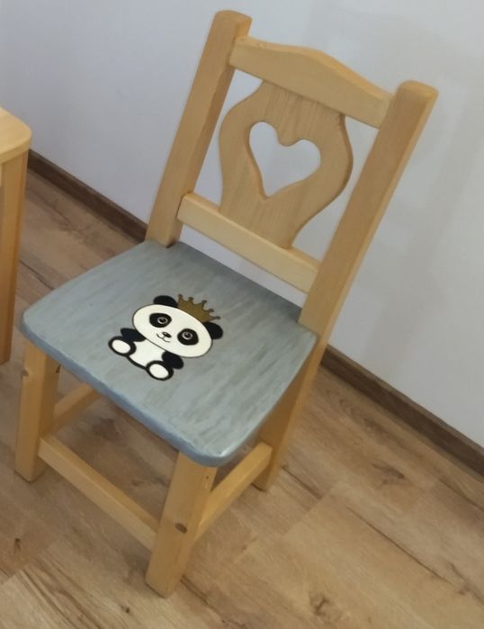 Scaunel din lemn cu spatar