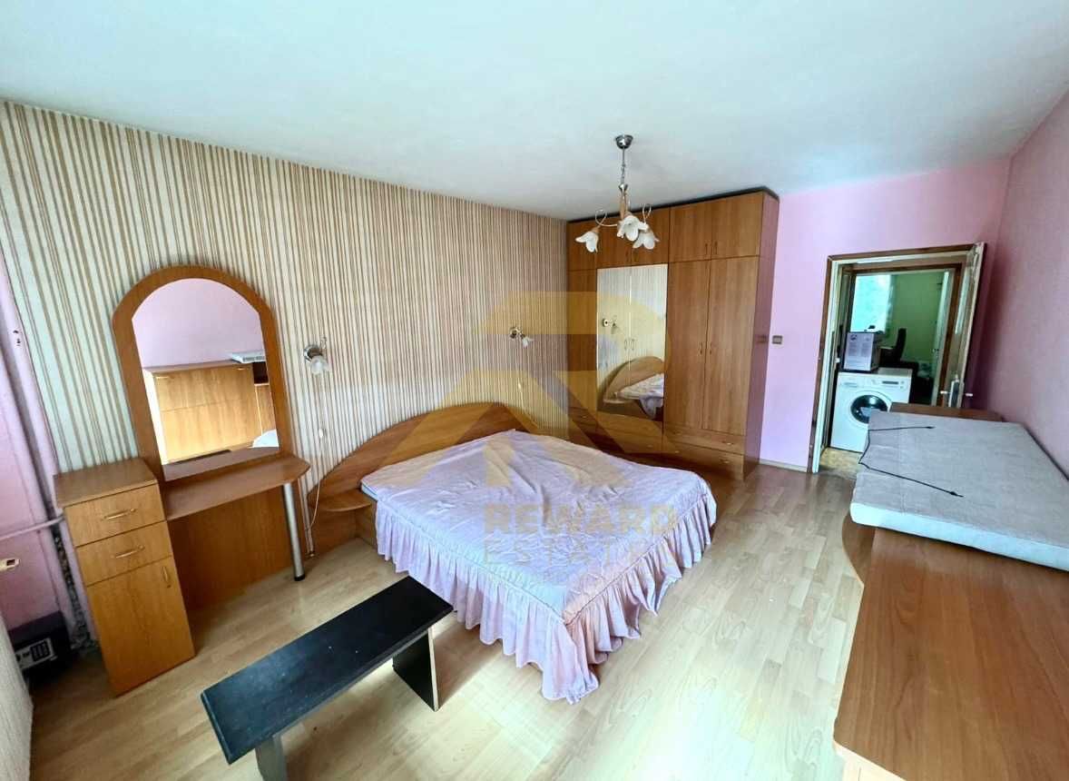 Продава се Тристаен апартамент в Перник, Изток - 90 кв.м за 1023 €/кв.м - Снимка #3