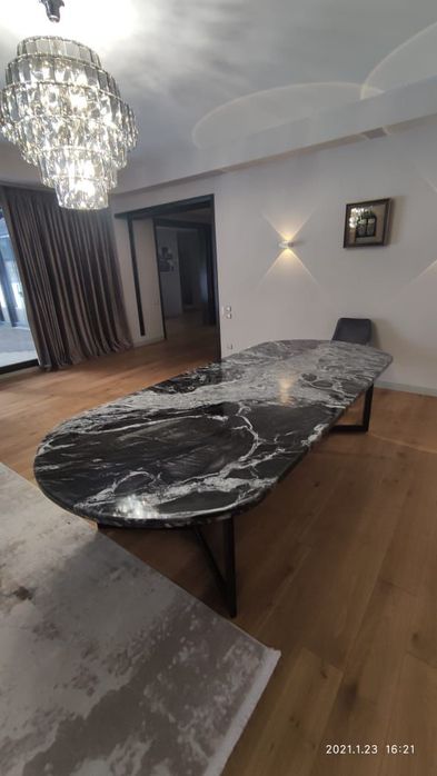 Столы из искусственного и натурального  камня.