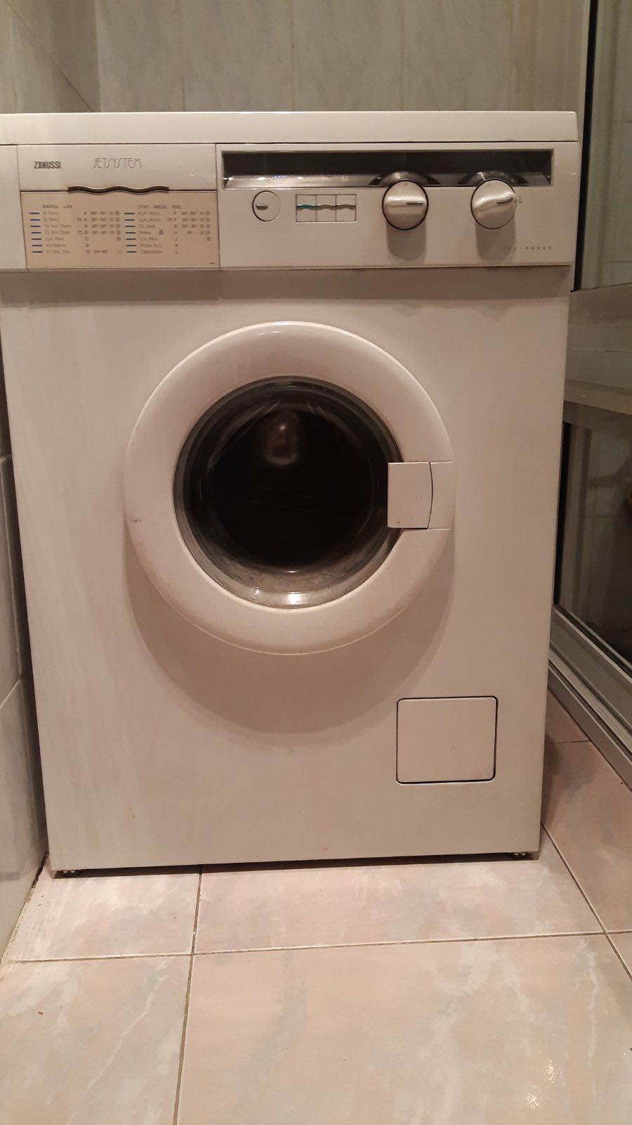 Продавам работеща перална машина Zanussi Jet System