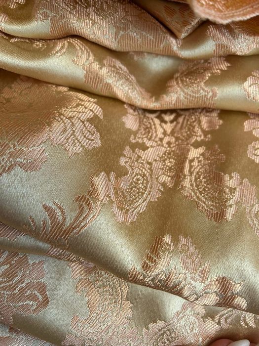 Față de masă cu două fețe