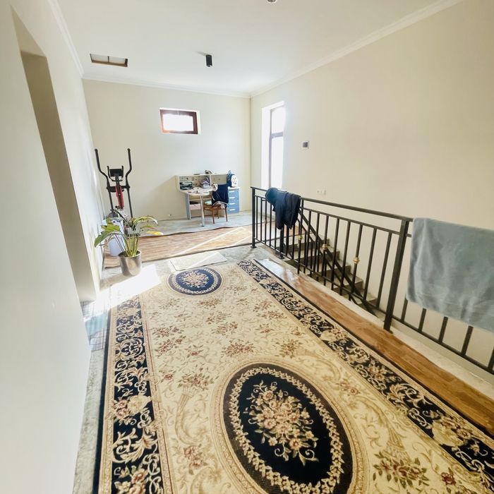 Срочно продается дом в Мирзо Улугбекском районе за военным госпиталем.