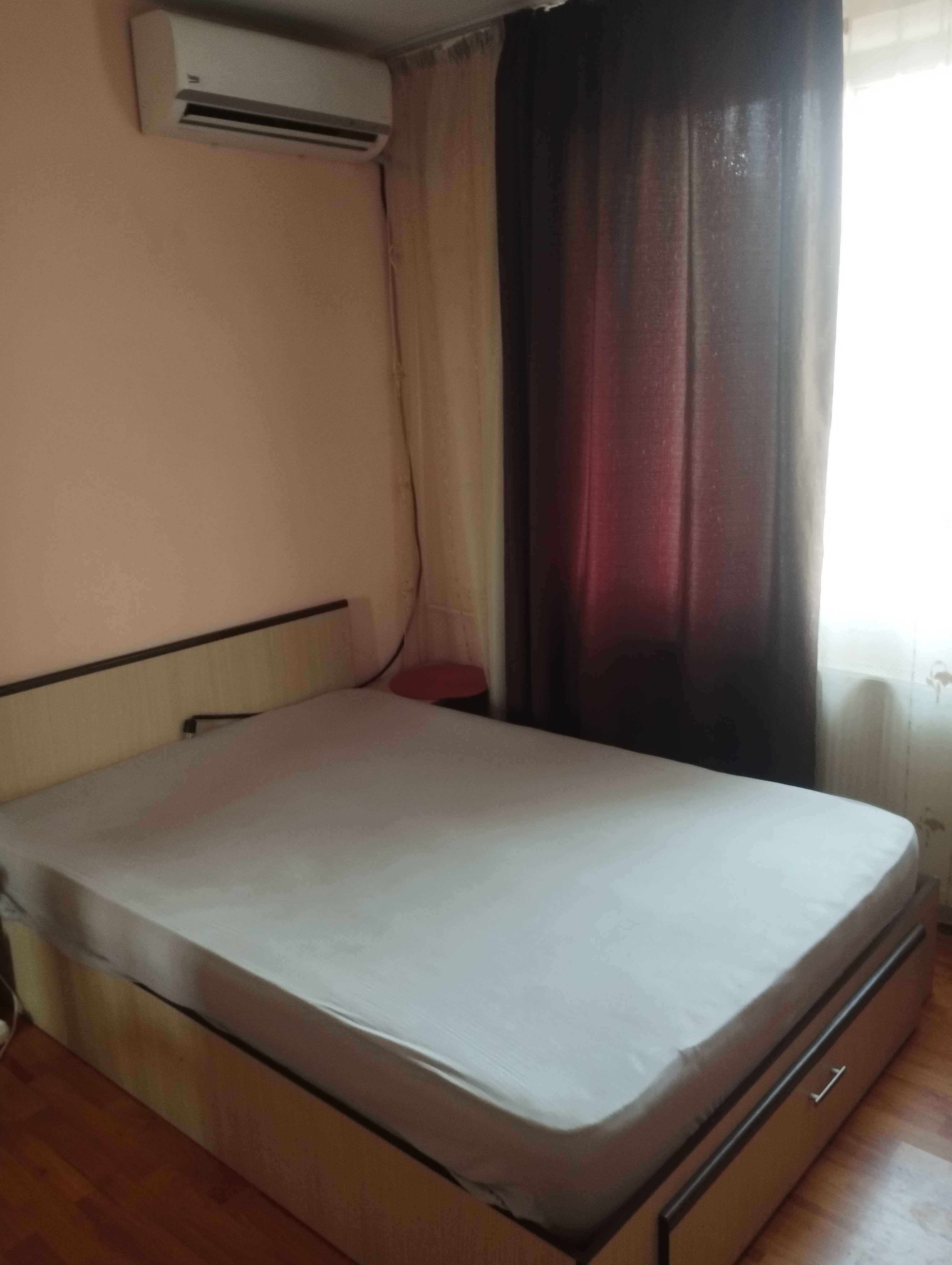 Caut colega apartament
