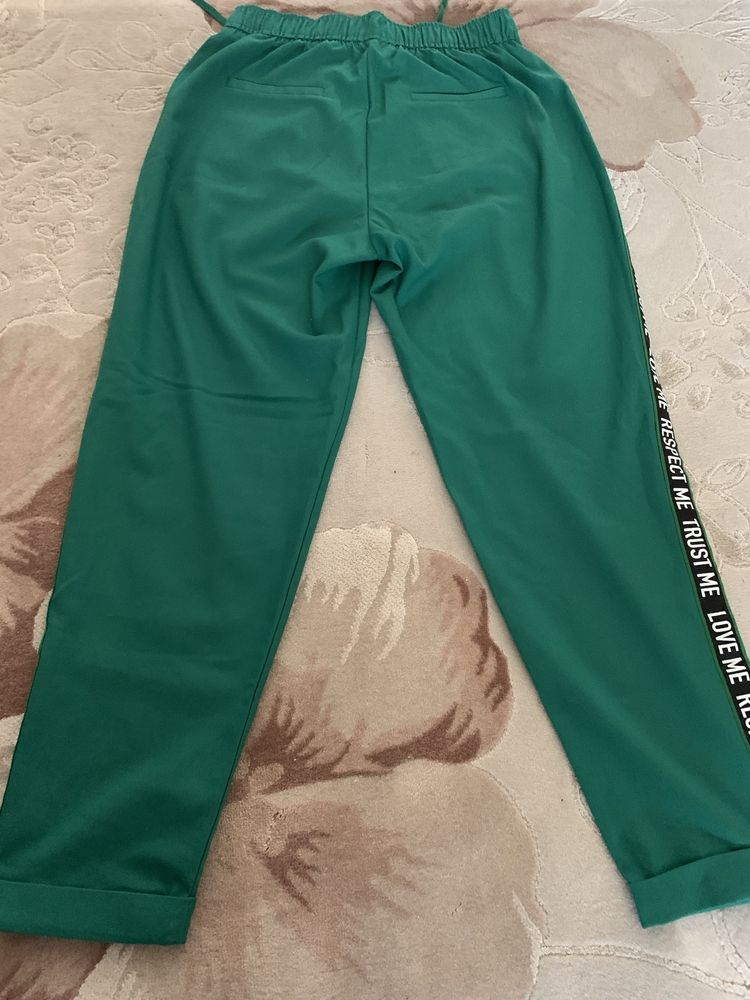 Pantaloni sport Bershka