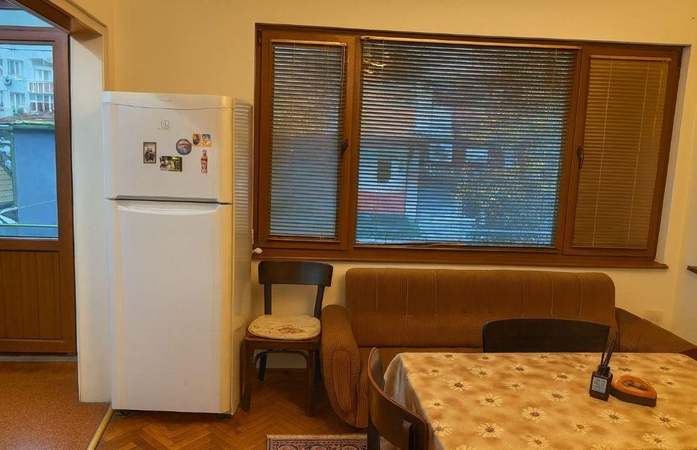 Тристаен апартамент в района на Център!