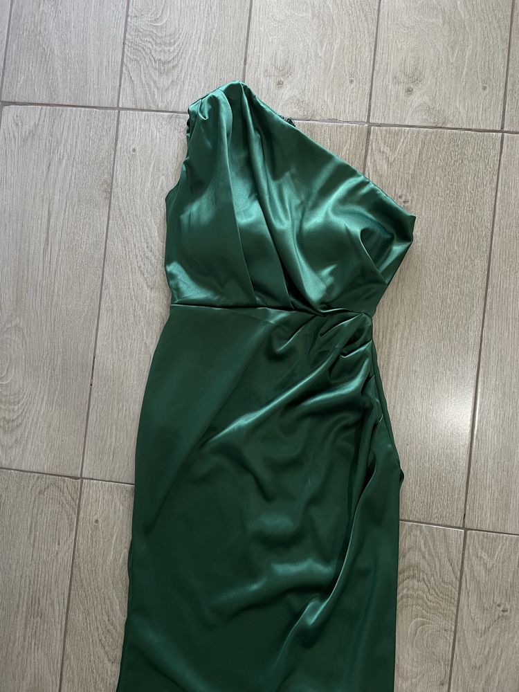 Rochie pe comanda,culoare verde smarald