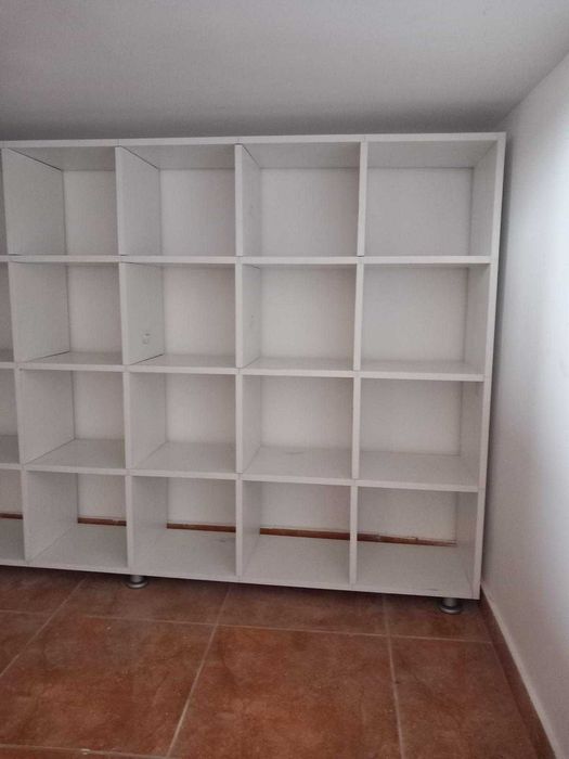 Dulapuri compartimentate pentru birou/camera copilului