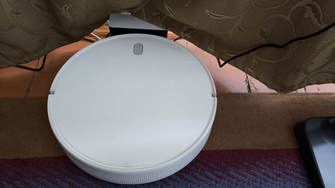 Робот-пылесос Xiaomi Mi Robot Vacuum-Mop Essential