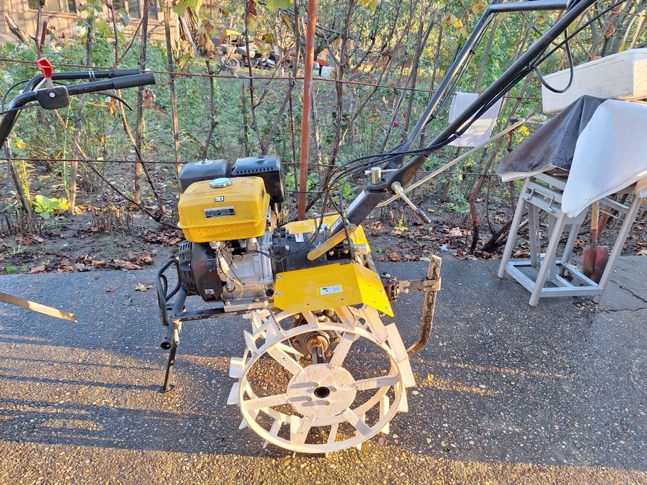 Vând motocultor progarden 13cp.