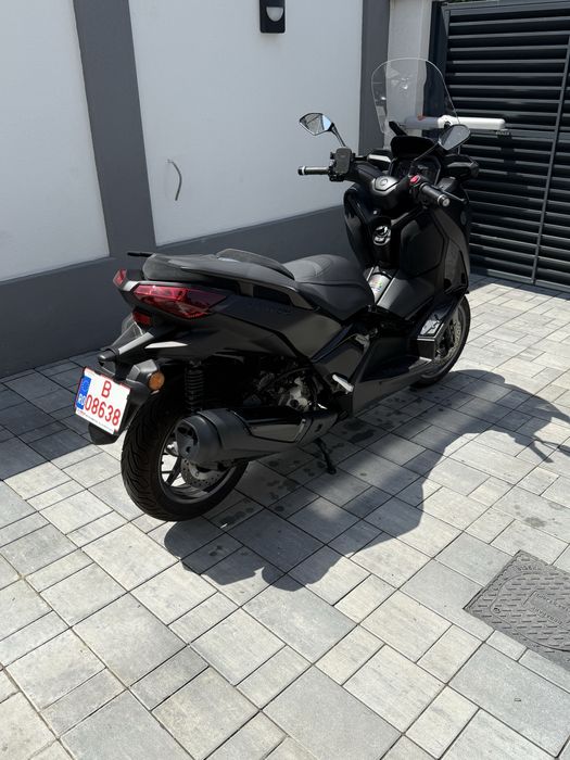Yamaha Xmax 300cc de inchiriat