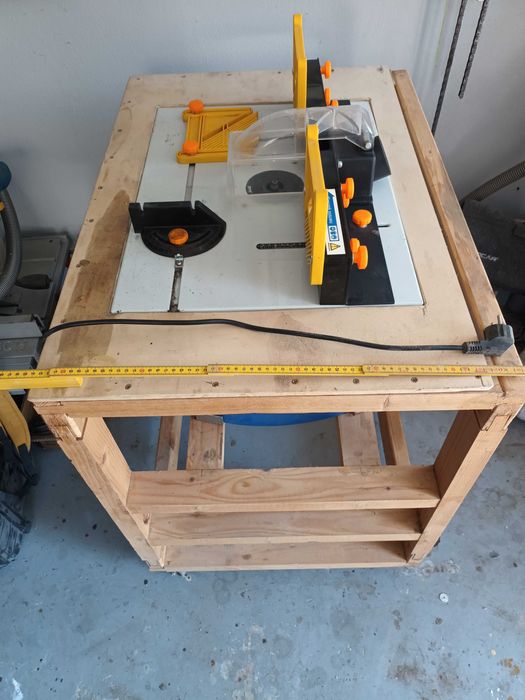 Masă cu frezat lemnul Dedra 1500 w monofazată