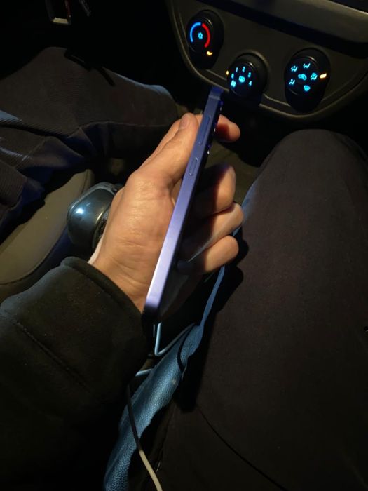 Samsung s25 состояние отличное жена коробка все имеется